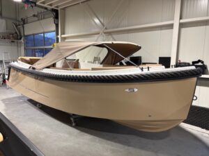 Nieuw op voorraad! Corsiva 650 Tender Beigegrijs met Yamaha F70